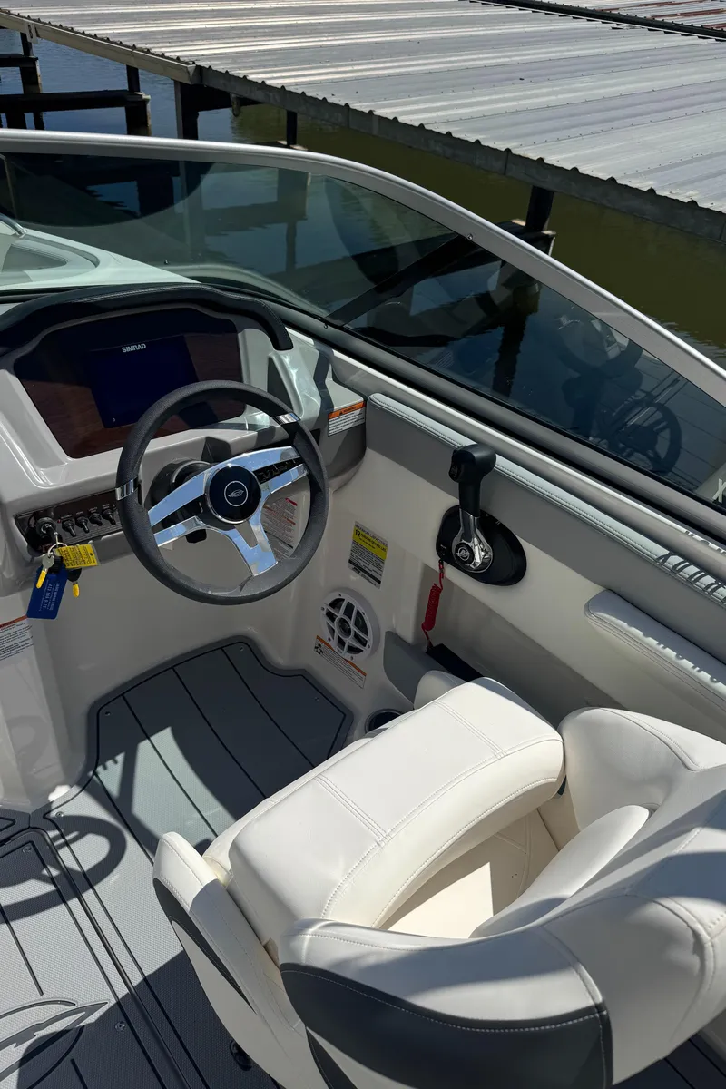 Slide: The Image of Interior of 2024 Chaparral 21 SSi boat with steering console. - 25