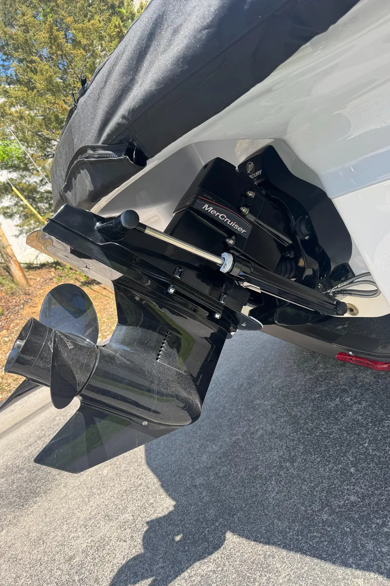 Slide: The Image of 2024 Chaparral 21 SSi boat motor and propeller view. - 38