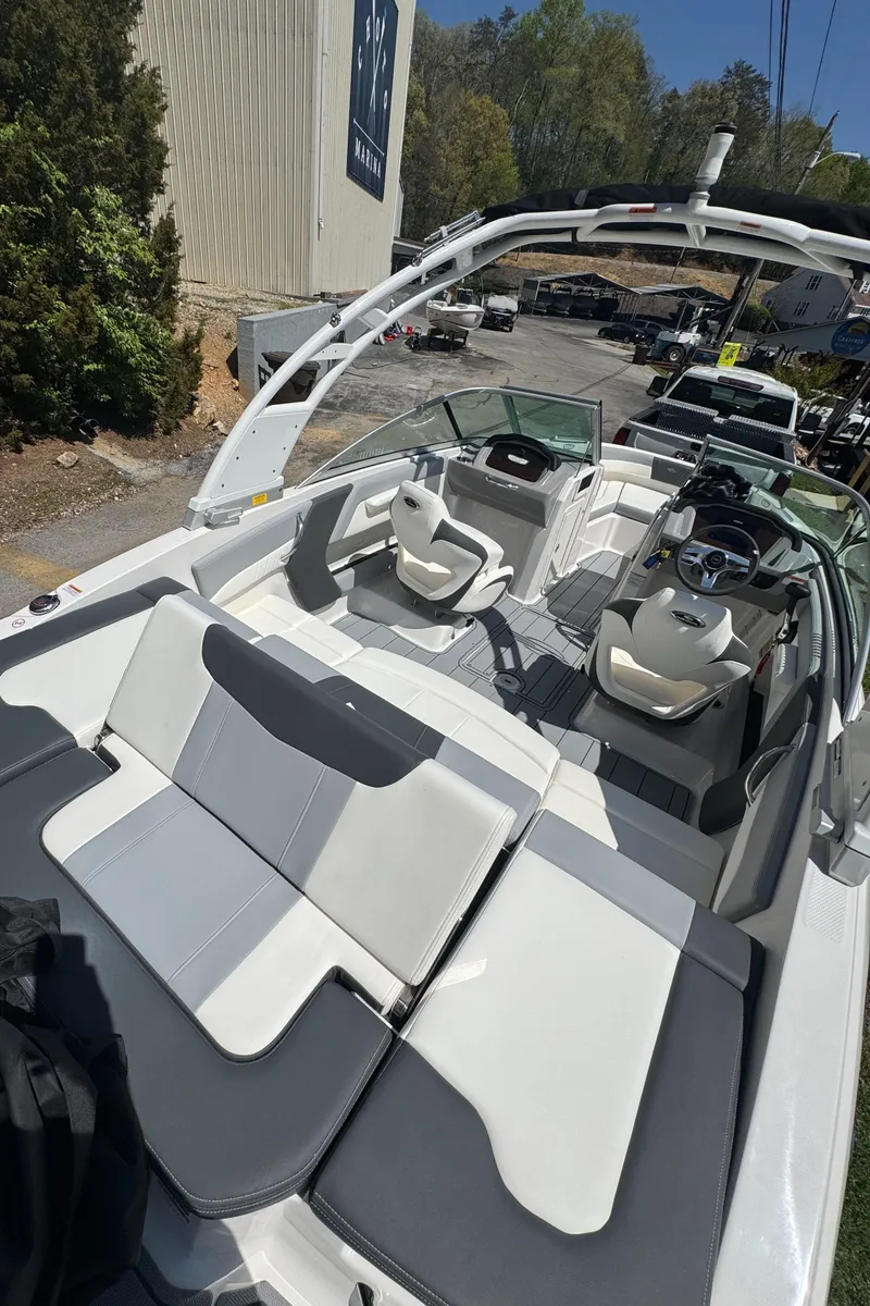 Slide: The Image of 2024 Chaparral 21 SSi boat interior view. - 39