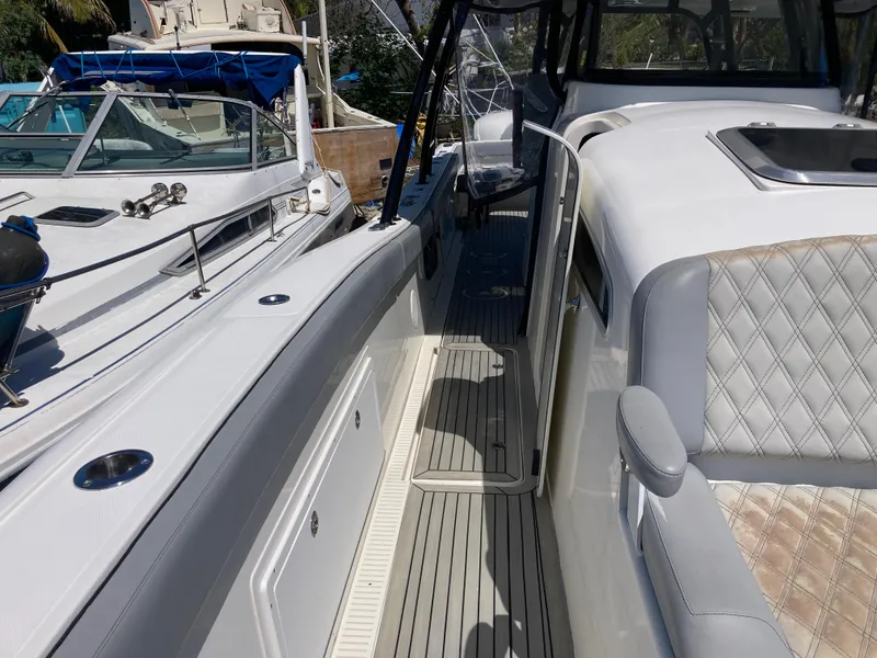 Slide: The Image of 2014 Insetta i45C boat with sleek deck design and comfortable seating. - 23