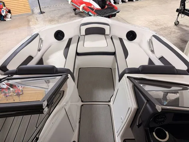 Slide: The Image of Yamaha SX195 2025 - 17