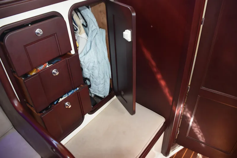 Slide: The Image of Drawers - hanging locker - 39