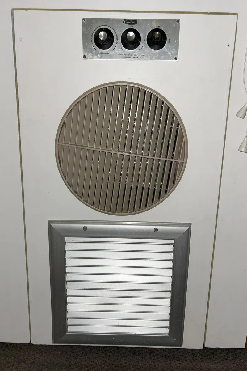 Slide: The Image of 1977 Bertram 42 Motor Yacht interior speaker and vent panel. - 40