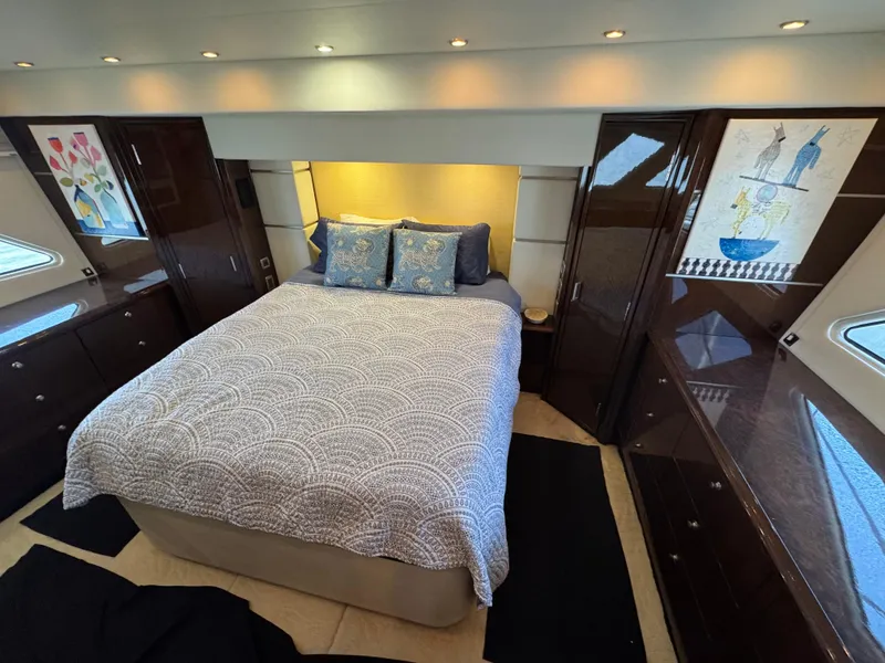 Slide: The Image of 20 2007 Marquis 55 Full Beam Owners Stateroom - 19