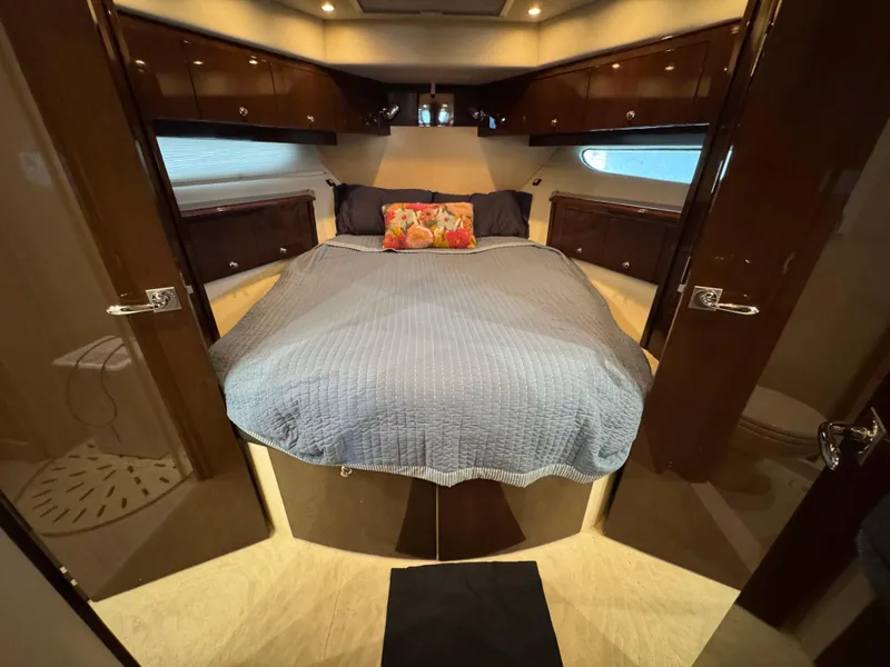 Slide: The Image of 28 2007 Marquis 55 Forward VIP Centerline Queen 1 - 27