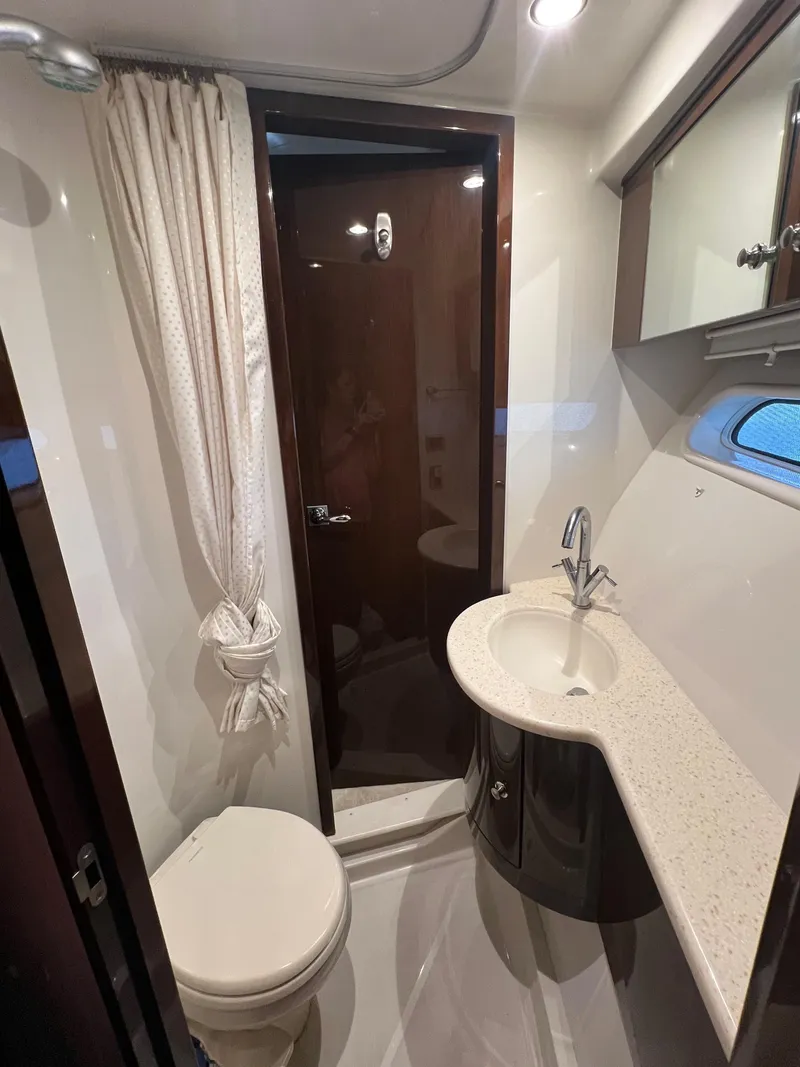 Slide: The Image of 30 2007 Marquis 55 Forward VIP Head - 29