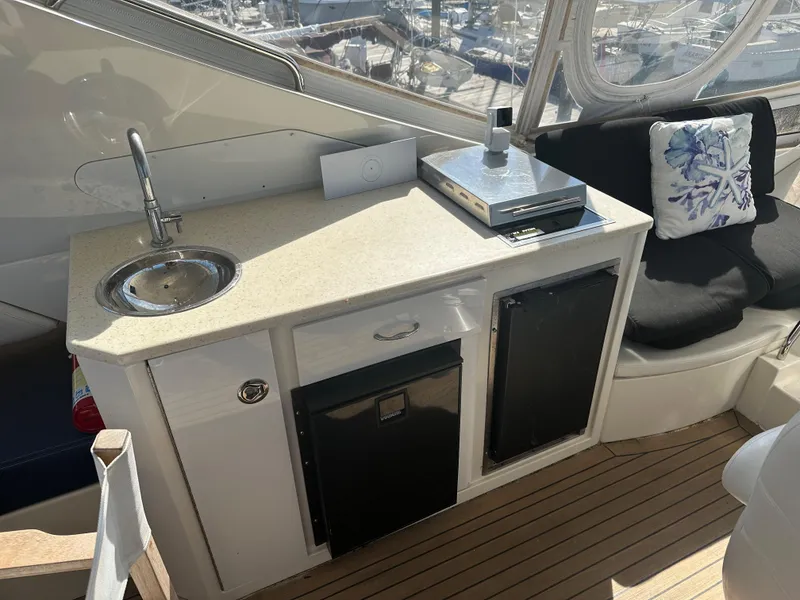 Slide: The Image of 40 2007 Marquis 55 Flybridge Kitchenette - 38