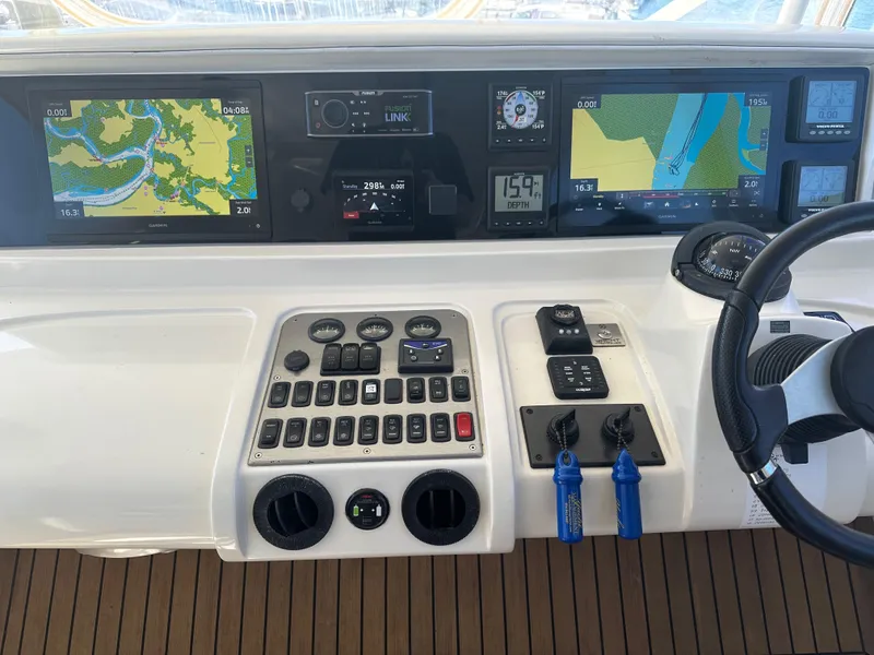 Slide: The Image of 43 2007 Marquis 55 Flybridge Helm 3 On - 41