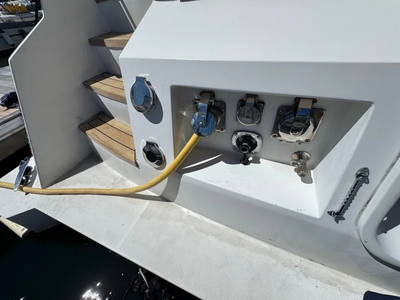 Slide: The Image of 88 2007 Marquis 55 Tender 8 - 74