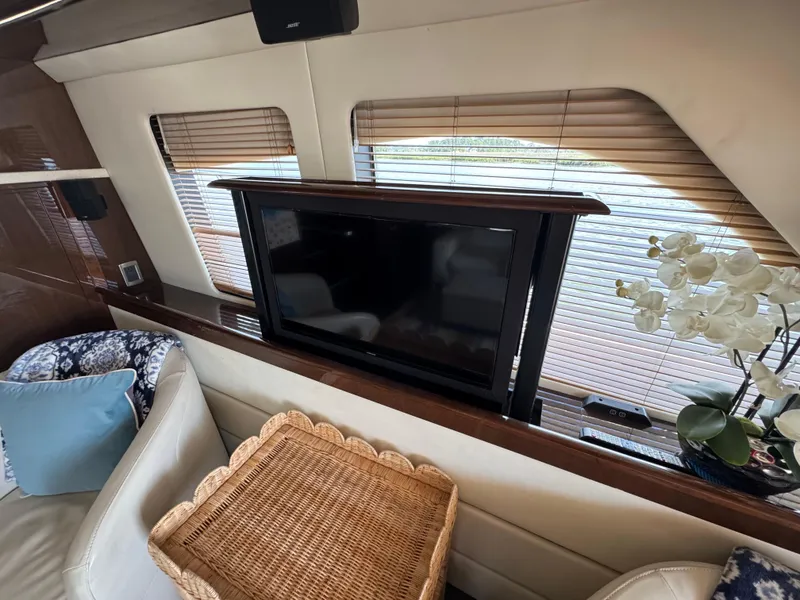 Slide: The Image of 10 2007 Marquis 55 Salon Tv Area - 9