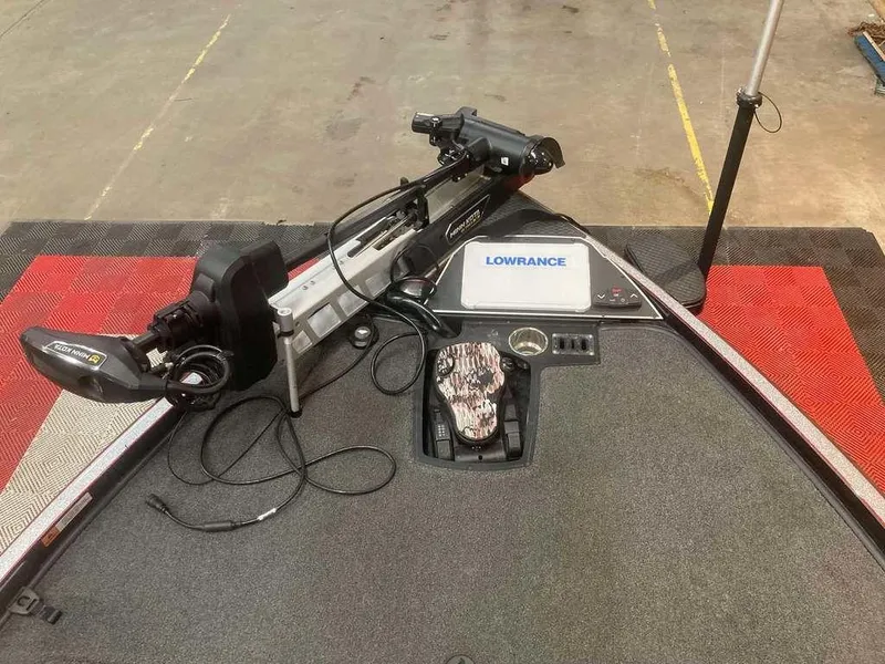 Slide: The Image of 2024 Ranger Z520R boat deck with Lowrance electronics and trolling motor. - 8