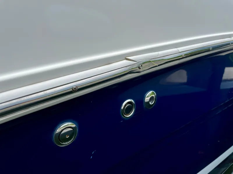 Slide: The Image of Close-up of 2005 Sea Ray 280 Sundancer boat hull with chrome details. - 15