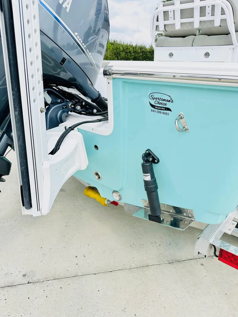 Slide: The Image of Sportsman Masters 227 Bay Boat 2023 - 17