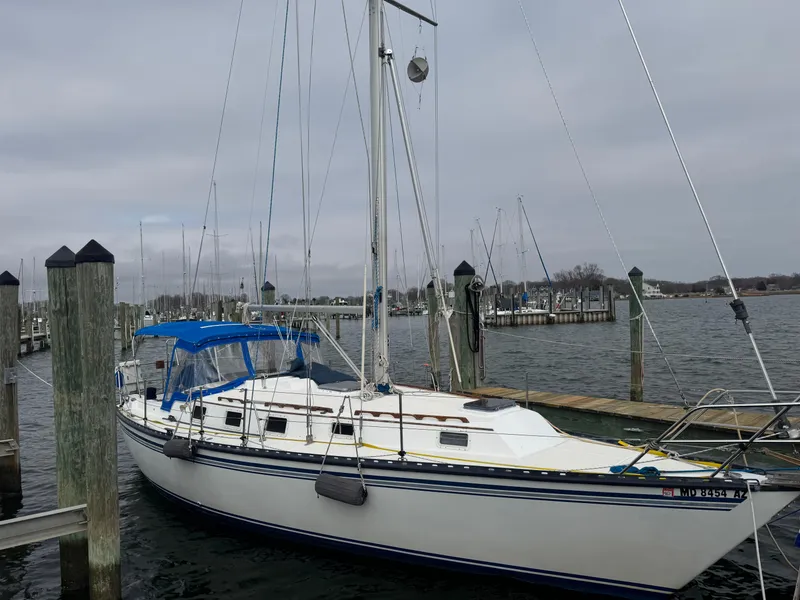 The Image of 1984 Endeavour 33 sailboat docked at marina. - 1