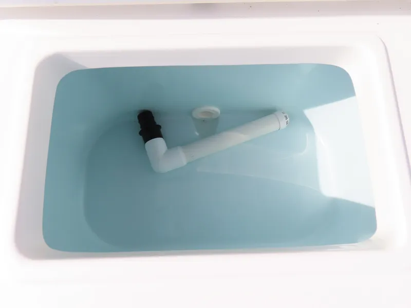 Slide: The Image of Livewell tank in a 2021 Sea Hunt Ultra 234 boat, filled with water. - 37