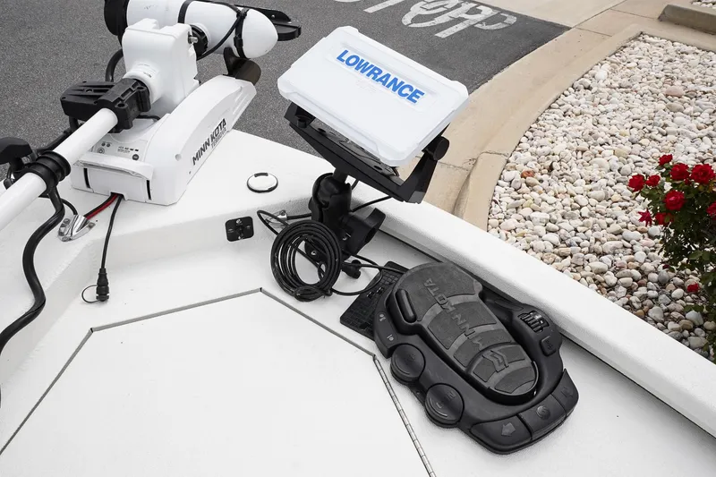 Slide: The Image of Avid 21 FS 2022 boat with Lowrance electronics and Minn Kota trolling motor. - 14