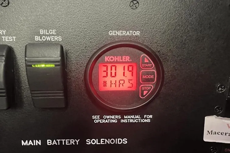 Slide: The Image of Kohler generator display showing 3019 hours on Sea Ray 450 Sundancer 2010. - 59