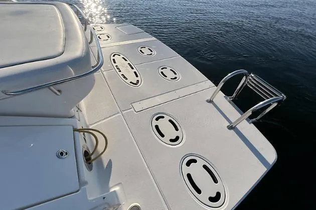 Slide: The Image of 2010 Sea Ray 450 Sundancer swim platform with ladder on calm water. - 9