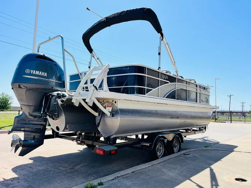 Slide: The Image of 2021 Bennington SX 22 Stern Lounge pontoon boat with Yamaha engine on trailer. - 6