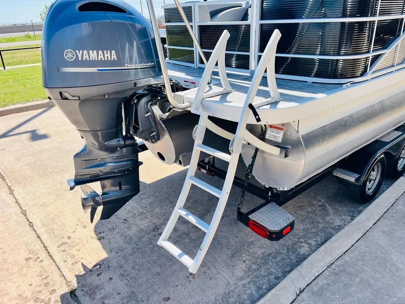 Slide: The Image of 2021 Bennington SX 22 Stern Lounge with Yamaha outboard motor and ladder. - 9