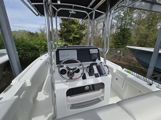 Slide: The Image of Parker Marine 21SE Center Console 2025 - 5