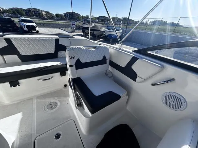 Slide: The Image of Bayliner VR5 Bowrider 2023 - 12