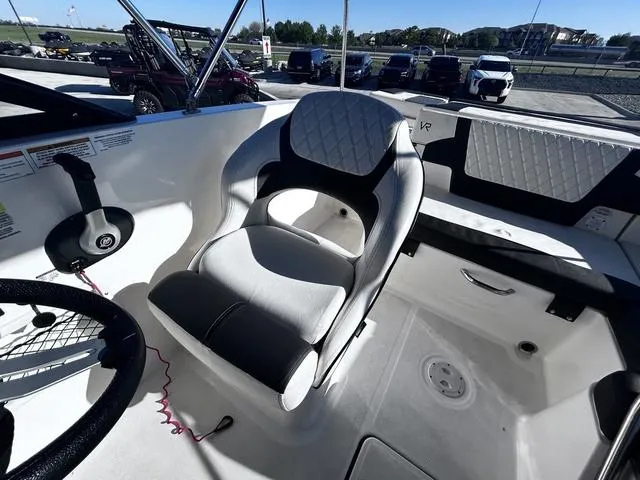 Slide: The Image of Bayliner VR5 Bowrider 2023 - 13