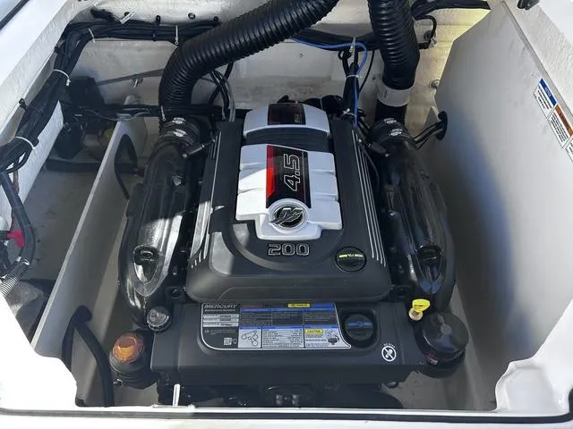 Slide: The Image of Bayliner VR5 Bowrider 2023 - 14