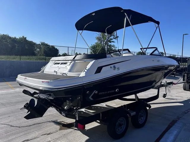 Slide: The Image of Bayliner VR5 Bowrider 2023 - 5