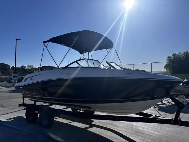 Slide: The Image of Bayliner VR5 Bowrider 2023 - 6