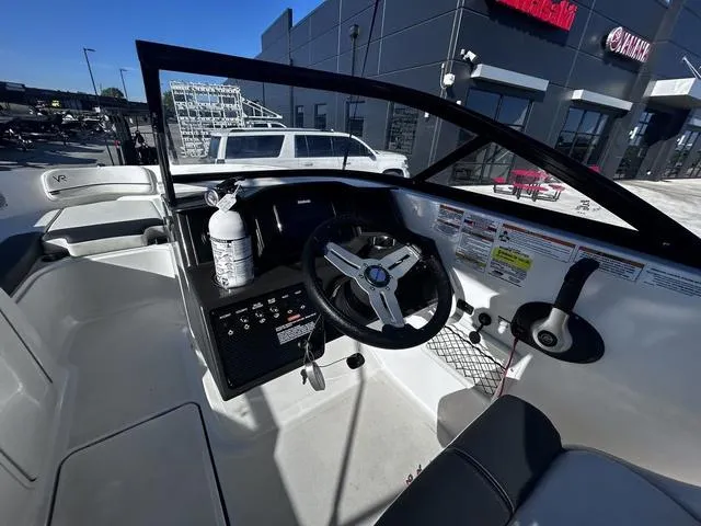 Slide: The Image of Bayliner VR5 Bowrider 2023 - 9