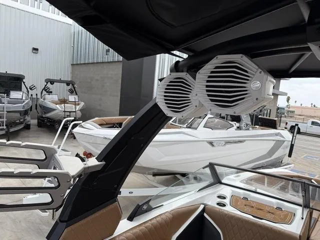 Slide: The Image of Tigé 24RZX 2023 - 12