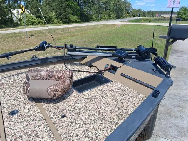 Slide: The Image of 2014 Lowe Stinger ST175 Camo boat with camouflage seat, trolling motor, and scenic background. - 5