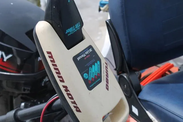 Slide: The Image of Minn Kota trolling motor on 1998 Smoker Craft BIG FISH boat, close-up view. - 7