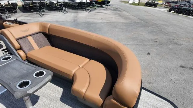 Slide: The Image of Bennington M Swingback 24 MSB 2025 - 15