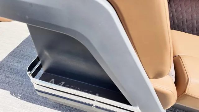 Slide: The Image of Bennington M Swingback 24 MSB 2025 - 16