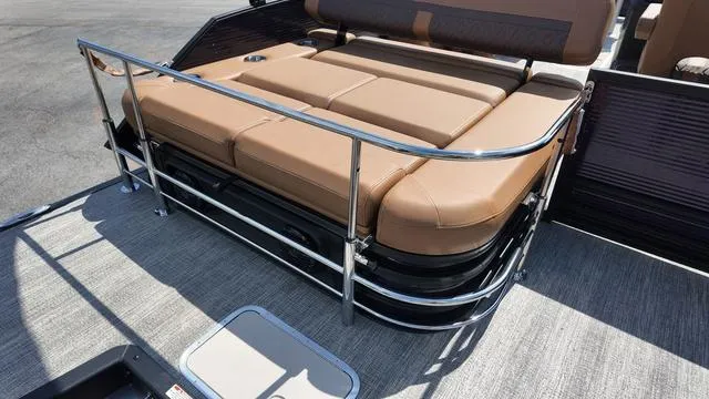 Slide: The Image of Bennington M Swingback 24 MSB 2025 - 25