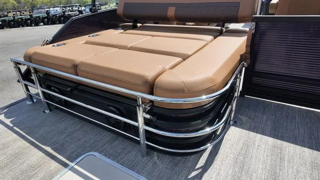 Slide: The Image of Bennington M Swingback 24 MSB 2025 - 26