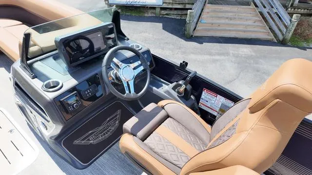 Slide: The Image of Bennington M Swingback 24 MSB 2025 - 29