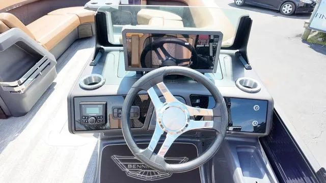 Slide: The Image of Bennington M Swingback 24 MSB 2025 - 30