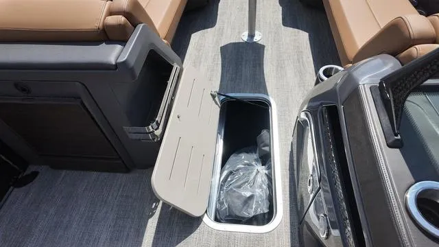 Slide: The Image of Bennington M Swingback 24 MSB 2025 - 33