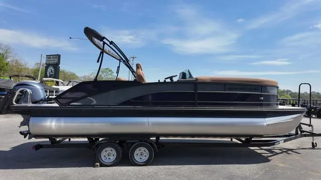 Slide: The Image of Bennington M Swingback 24 MSB 2025 - 6