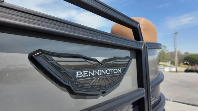 Slide: The Image of Bennington M Swingback 24 MSB 2025 - 9