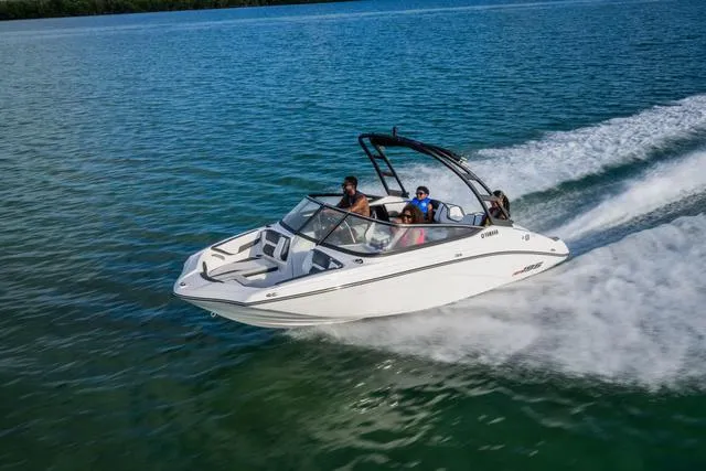 Slide: The Image of Yamaha AR195 2025 - 6