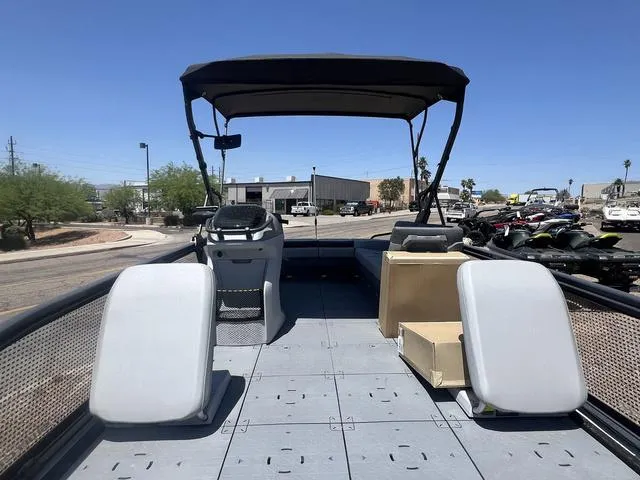 Slide: The Image of Sea-Doo Switch Sport 21 2024 - 6