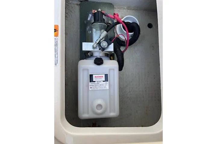 Slide: The Image of Hydraulic system in 2007 Chris-Craft Corsair 36 boat compartment. - 21