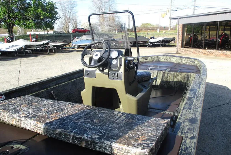 Slide: The Image of 2025 Tracker GRIZZLY® 1860 CC boat with camouflage design and central console. - 7