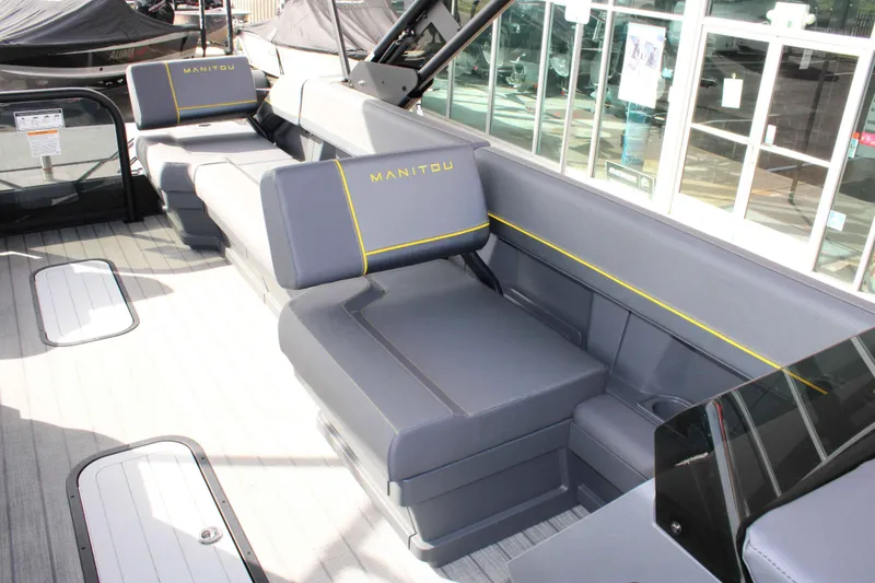 Slide: The Image of Manitou 22MAX Explore Switchback 2025 - 10