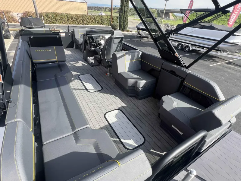 Slide: The Image of Manitou 22MAX Explore Switchback 2025 - 12