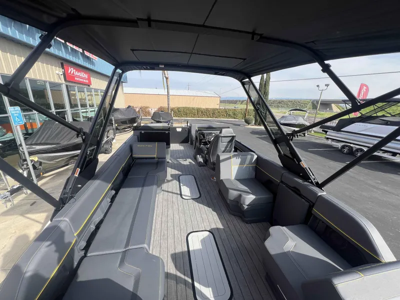 Slide: The Image of Manitou 22MAX Explore Switchback 2025 - 13